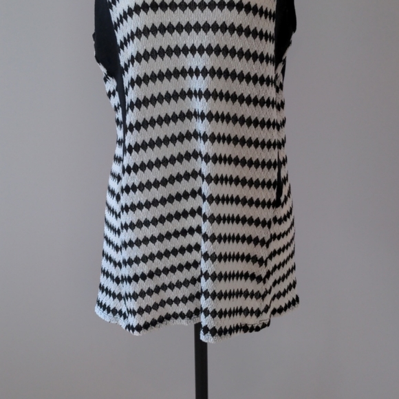 ✨3/$40 - Knit Detail Tank Top - Picture 2 of 4